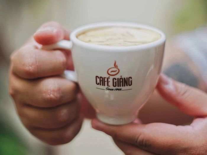  Cốc cà phê trứng trứ danh của Giảng. Ảnh: Cafe Giảng.