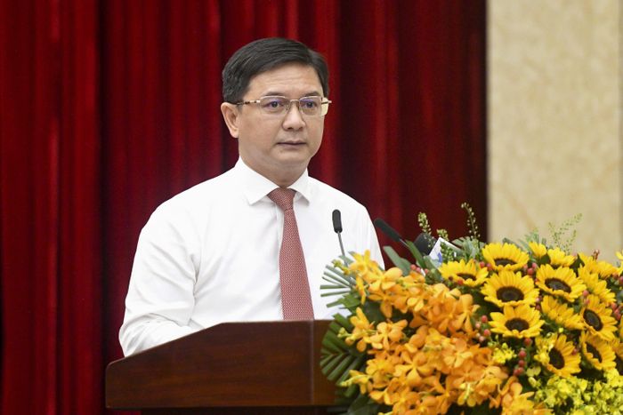 Phó chủ tịch Nguyễn Mạnh Cường tại cuộc họp HĐND TP.HCM sáng 21/9. Ảnh: Duy Hiệu.
