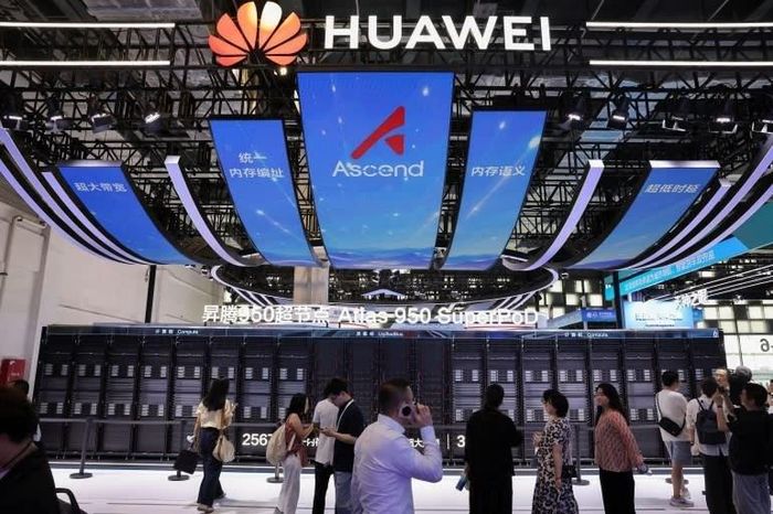  AI, Robot hình người của Trung Quốc được giới thiệu tại Hội nghị Trí tuệ Nhân tạo Thế giới tại Thượng Hải thường niên. Ảnh: Reuters.