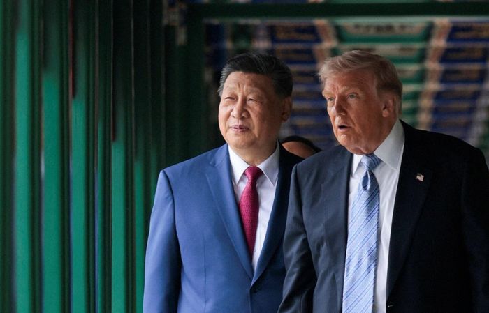  Chủ tịch Tập Cận Bình đón Tổng thống Trump trong chuyến thăm của ông Trump tới Bắc Kinh hồi tháng 5. Ảnh: Reuters.