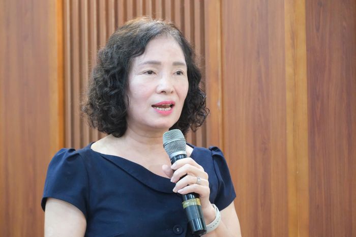  TS Nguyễn Thị Thu Hà, Phó hiệu trưởng trường Đại học Thăng Long, chia sẻ tại tọa đàm. Ảnh: Ngọc Trang.