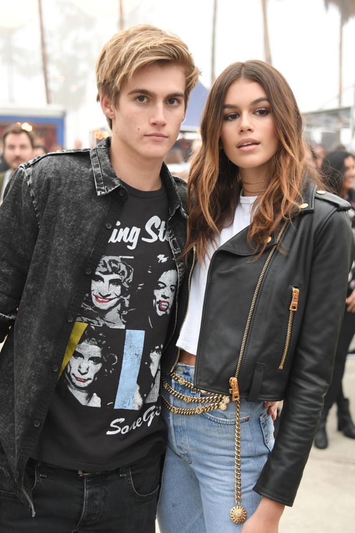 Presley Gerber bên em gái Kaia. Ảnh: NSTARimages.com.