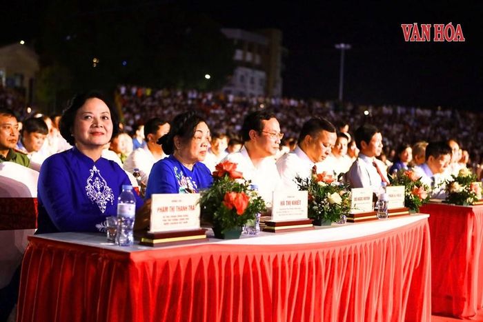 Các đồng chí lãnh đạo Đảng, Nhà nước, Quốc hội và lãnh đạo tỉnh Tuyên Quang dự “Đêm hội Thành Tuyên năm 2026”