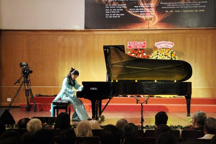 Tác phẩm "Fantasia No. 1", Op. 54 (tác giả: GS.TS.NSND Quang Hải) với phần độc tấu piano của Đào Vũ Nhiên Hương