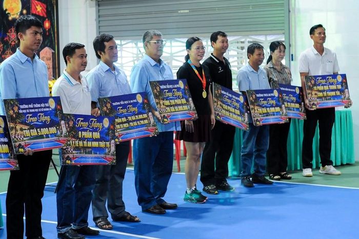Trao hỗ trợ cho các trường học và trẻ em có hoàn cảnh khó khăn nhân dịp Tết Trung thu