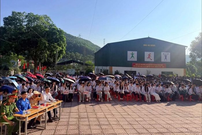 Chương trình góp phần xây dựng môi trường học đường an toàn và nâng cao ý thức chấp hành pháp luật của các em học sinh