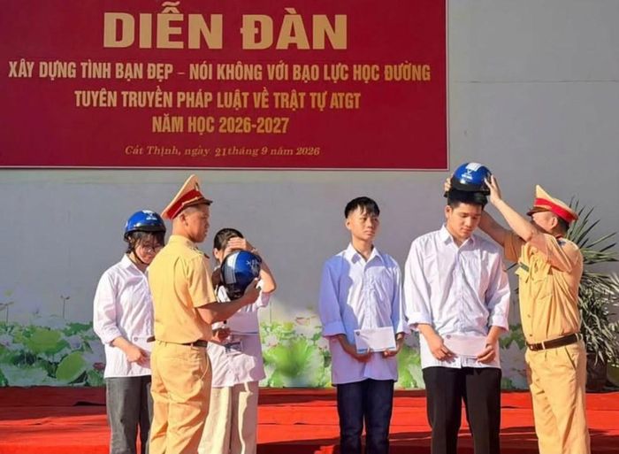 Học sinh được hướng dẫn kỹ năng nhận diện, xử lý tình huống nguy hiểm và chủ động phòng tránh tai nạn giao thông