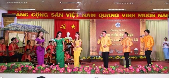 Trình diễn nghệ thuật âm nhạc Khmer Nam Bộ