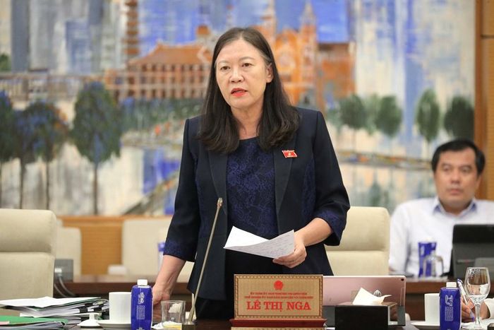Chủ nhiệm Uỷ ban Dân nguyện và Giám sát Lê Thị Nga trình bày báo cáo