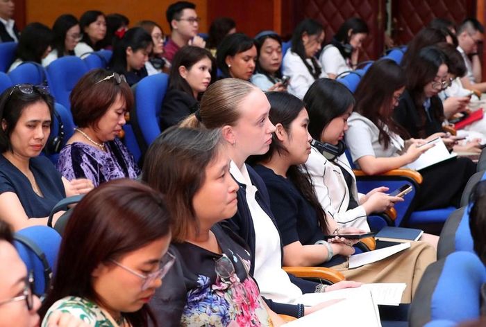 Các đại biểu dự buổi gặp mặt