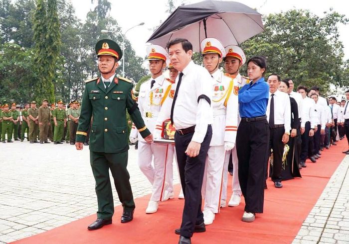 TP.HCM đã trọng thể tổ chức Lễ viếng, truy điệu và an táng 5 hài cốt liệt sĩ được quy tập tại khu vực ấp Lạc An 3, xã Thường Tân