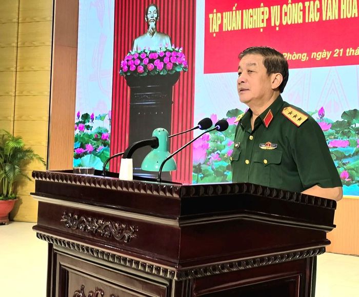 Thượng tướng Trương Thiên Tô, Ủy viên BCH Trung ương Đảng, Ủy viên Quân ủy Trung ương, Phó Chủ nhiệm Tổng cục Chính trị Quân đội nhân dân Việt Nam phát biểu khai mạc Lớp tập huấn