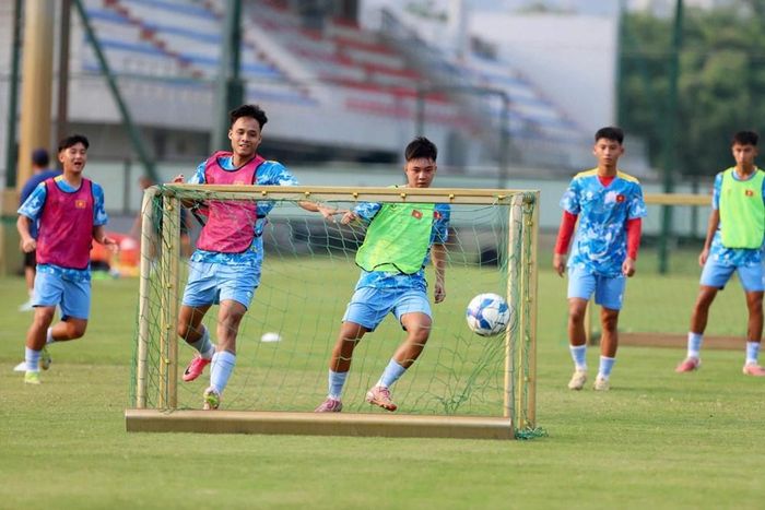 Các cầu thủ U17 Việt Nam tích cực tập luyện, chuẩn bị cho VCK FIFA U17 World Cup 2026