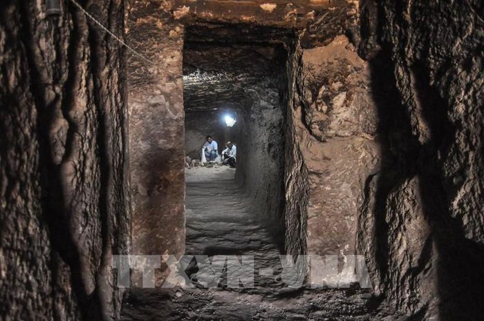 Các nhà khảo cổ làm việc bên trong lăng mộ Shedsu-Djehuty tại Draa Abul Naga, Luxor, Ai Cập, ngày 18/4/2019 (hình minh họa). Ảnh: AFP/ TTXVN