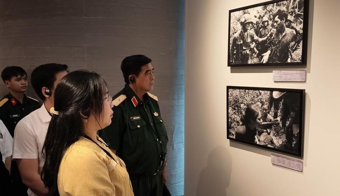 Chuyên đề “Chất độc da cam trong chiến tranh Việt Nam” ghi lại hành trình dài của nhiếp ảnh gia Nakamura Goro theo dấu hậu quả chất da cam/dioxin và cuộc sống của các nạn nhân. Ảnh: Hữu Duyên - TTXVN