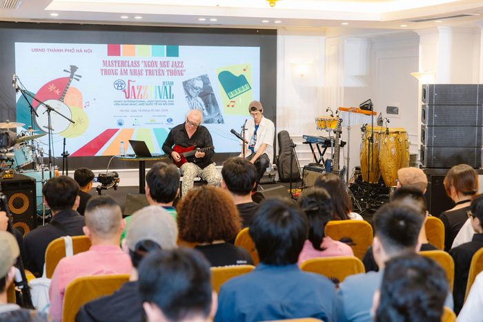 Masterclass "Ngôn ngữ Jazz trong âm nhạc truyền thống" của Nguyên Lê tại Hanoi Jazztival 2026.