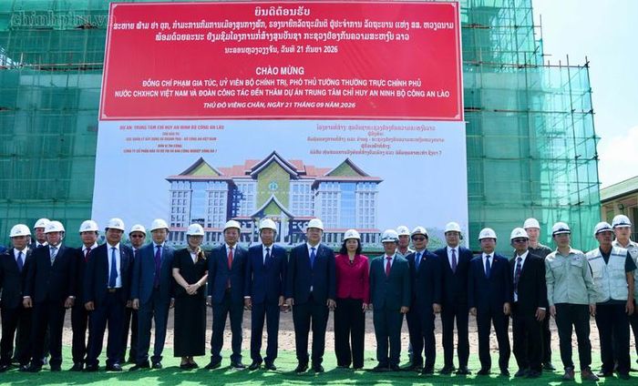 Phó Thủ tướng Thường trực Phạm Gia Túc thăm Trung tâm Chỉ huy an ninh Bộ Công an Lào - Ảnh: chinhphu.vn/Phương Nguyên