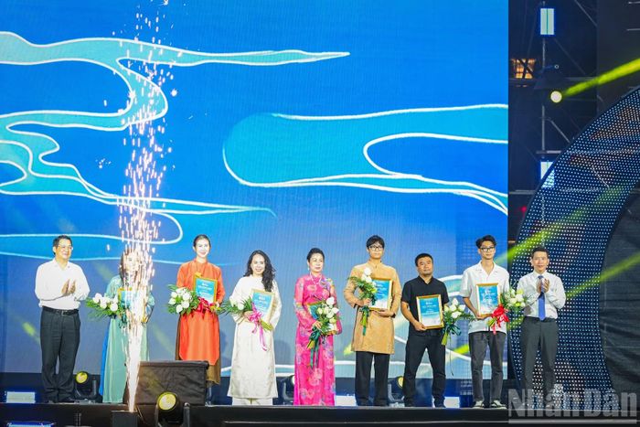 Ban tổ chức tri ân các đơn vị đồng hành.