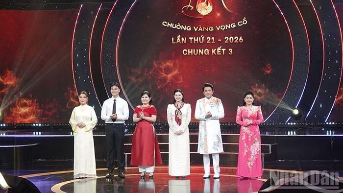 Ban giám khảo và Ban huấn luyện đêm Chung kết 3. (Ảnh: LINH BẢO)