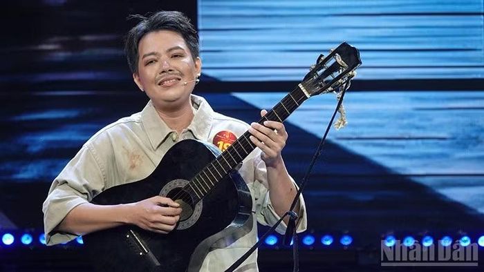 Thí sinh Trần Văn Khiêm trong trích đoạn Bài ca tìm mẹ. (Ảnh: LINH BẢO)