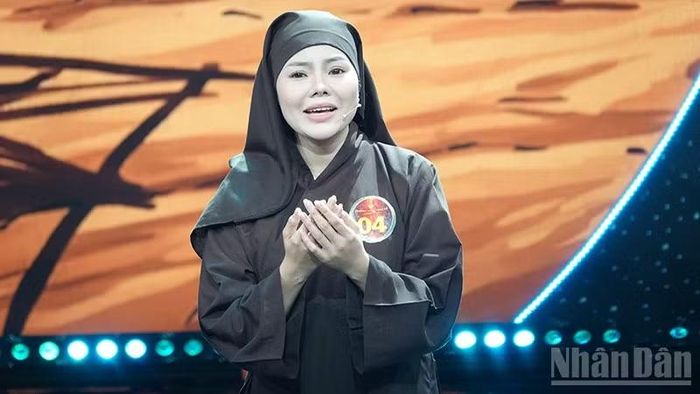 Thí sinh Võ Thị Bé trong trích đoạn Áo cưới trước cổng chùa. (Ảnh: LINH BẢO)