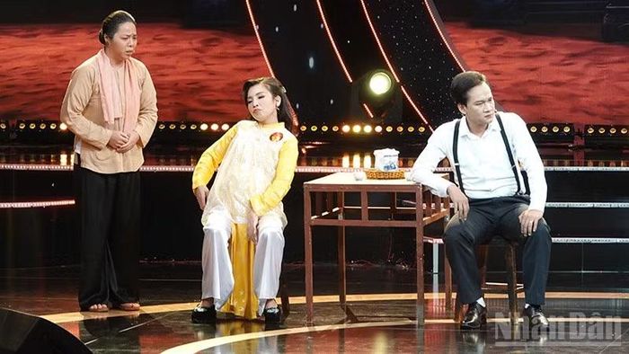 Thí sinh Huỳnh Kim Tho nhận được sự cổ vũ của đông đảo khán giả trong đêm Chung kết 3. (Ảnh: LINH BẢO)