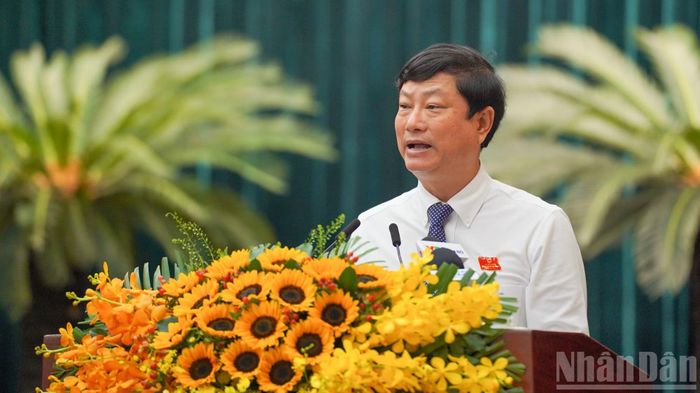 Đồng chí Võ Văn Minh phát biểu tại kỳ họp. (Ảnh: THẾ ANH)
