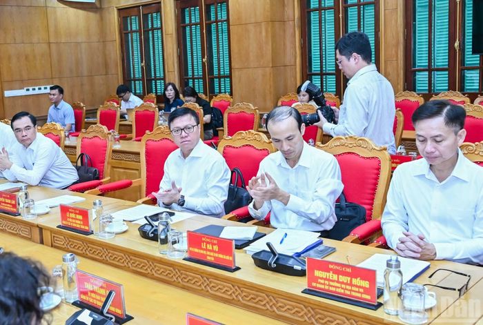  Các đồng chí Ban Thường vụ Đảng ủy các cơ quan Đảng Trung ương﻿ và các đại biểu dự hội nghị. (Ảnh: DUY LINH) 