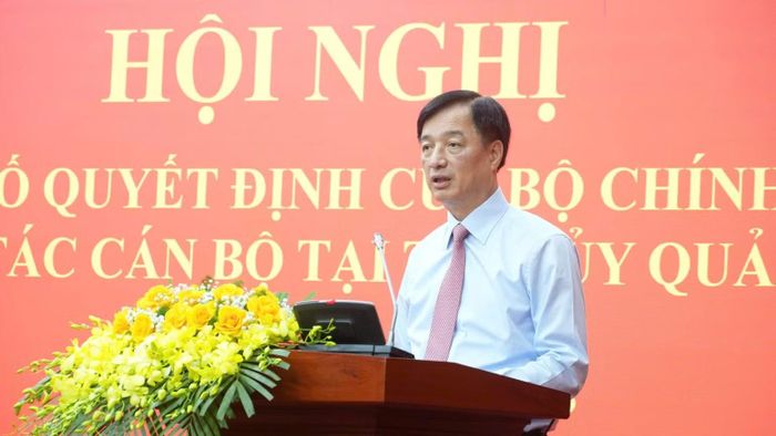 Đồng chí Nguyễn Duy Ngọc phát biểu giao nhiệm vụ cho các đồng chí Bí thư và Phó Bí thư Tỉnh ủy Quảng Trị. (Ảnh: HG)