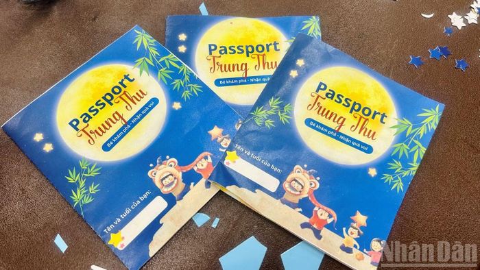 Những cuốn “passport” đặc biệt cho hành trình khám phá Tết Trung thu 2026. (Ảnh: Hải Yến)