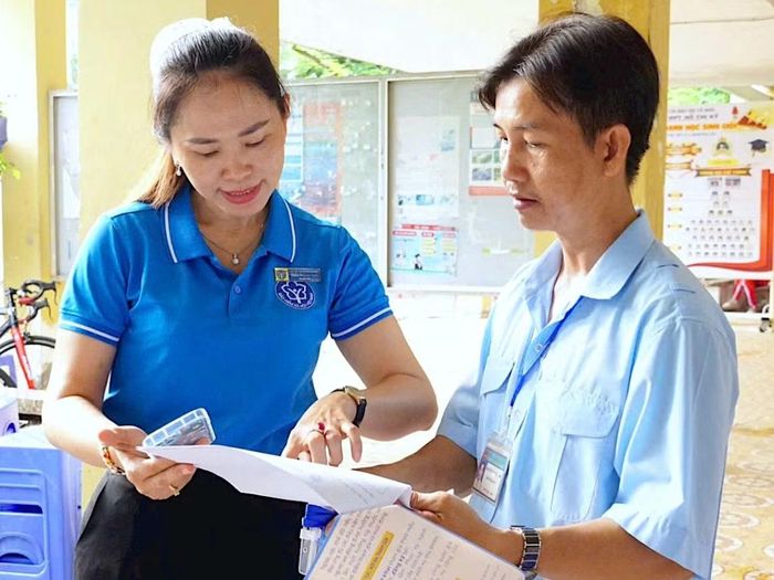 Bảo hiểm xã hội Cà Mau khuyến khích nhóm chủ hộ kinh doanh có doanh thu dưới 1 tỷ đồng chủ động đăng ký tham gia bảo hiểm xã hội tự nguyện. (Ảnh: NGUYỄN ĐẠT)