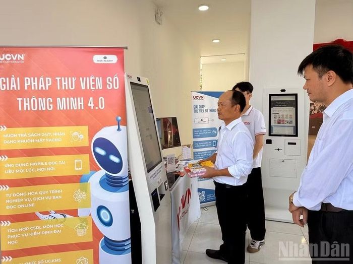 Ứng dụng KIOSK mượn, trả tự động 24/7 thư viện thông minh.(Ảnh: THANH SƠN)