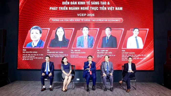 Các chuyên gia chia sẻ về vấn đề khung pháp lý cho các nhà sáng tạo nội dung, KOL/KOC tại diễn đàn “Kinh tế sáng tạo và phát triển ngành nghề thực tiễn Việt Nam-VCEP 2026". (Ảnh: Ban tổ chức cung cấp)
