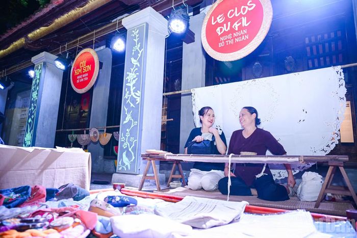 Các chương trình nghệ thuật truyền thống, triển lãm, tọa đàm và trải nghiệm thu hút đông đảo người dân, du khách, đặc biệt là giới trẻ.