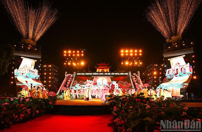 Tại lễ khai mạc, lãnh đạo thành phố Hà Nội nhấn mạnh định hướng gắn kết bảo tồn và phát huy giá trị nghìn năm văn hiến, từng bước đưa Hà Nội trở thành trung tâm công nghiệp văn hóa mang đậm bản sắc, năng động và sáng tạo.
