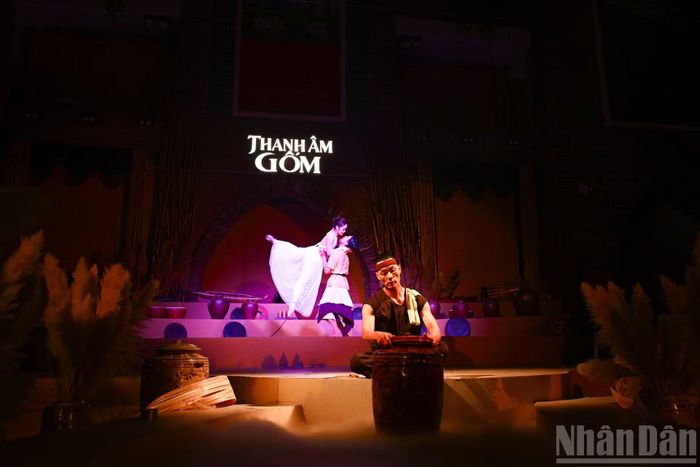 “Thanh âm Gốm” đưa câu chuyện làng nghề Bát Tràng vào không gian nghệ thuật đương đại, kết nối câu chuyện về nghề với đời sống cộng đồng.