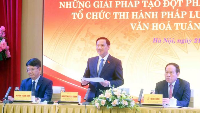 Phó Chủ tịch Quốc hội Nguyễn Khắc Định phát biểu tại hội thảo. (Ảnh: TL)