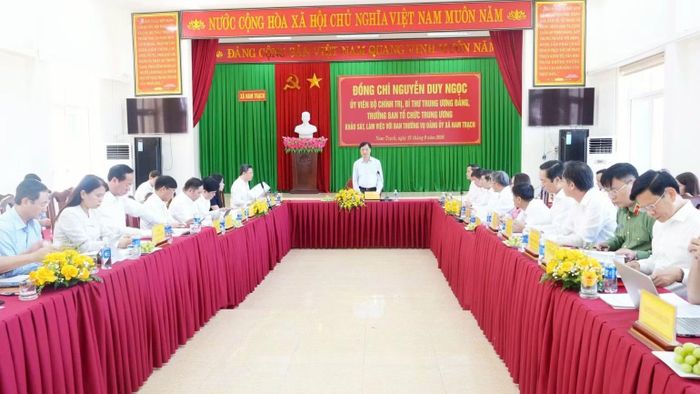 Quang cảnh buổi làm việc, khảo sát tại xã Nam Trạch. (Ảnh: HG)