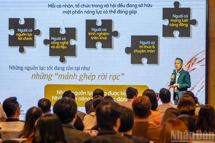 Ông Bùi Ngọc Hải, Giám đốc Dự án Giải thưởng Hành động vì cộng đồng, Giám đốc SohaNews giới thiệu về định hướng, mục tiêu và các hoạt động trọng tâm của Human Act Now.
