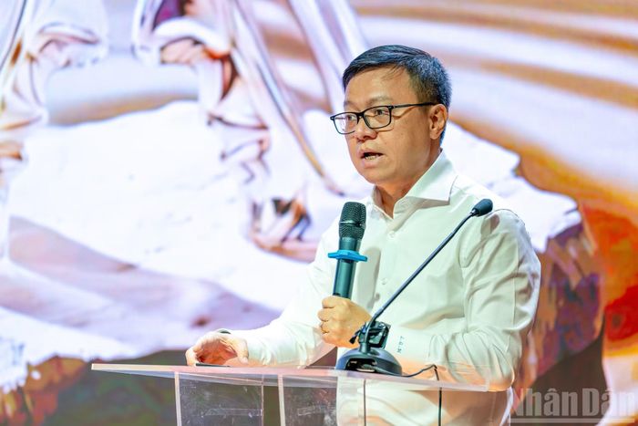 Đồng chí Lê Quốc Minh, Ủy viên Trung ương Đảng, Tổng Biên tập Báo Nhân Dân, Phó Trưởng ban Tuyên giáo Trung ương, Chủ tịch Hội Nhà báo Việt Nam, Trưởng Ban tổ chức Giải thưởng phát biểu khai mạc.