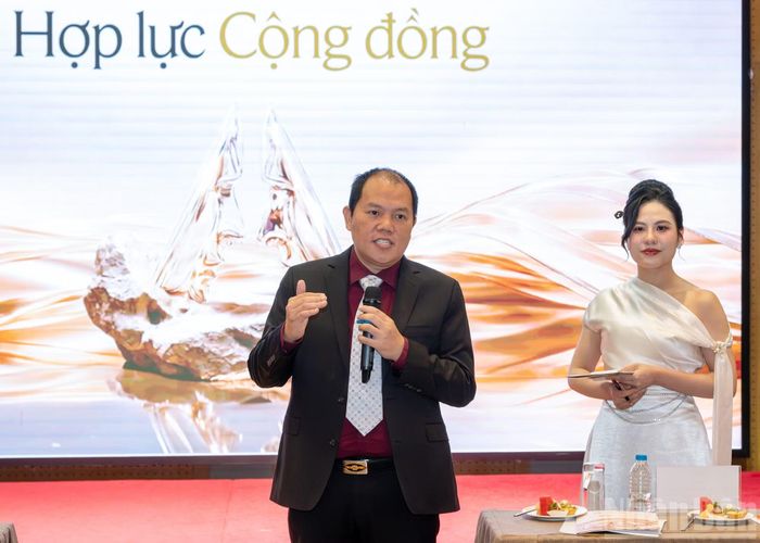Ông Vương Vũ Thắng - Chủ tịch Hội đồng Quản trị Công ty cổ phần VCCorp trả lời câu hỏi của báo chí.