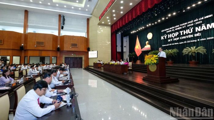 Bí thư Thành ủy tin tưởng kỳ họp không chỉ ban hành những nghị quyết đúng và cần thiết, mà quan trọng hơn, sẽ tạo ra những quyết định có thể làm ngay, làm được và tạo ra kết quả thực chất. (Ảnh: THẾ ANH)