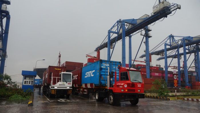 Vận chuyển hàng xuất nhập khẩu tại Cảng Cát Lái, Thành phố Hồ Chí Minh. (Ảnh: A.T)