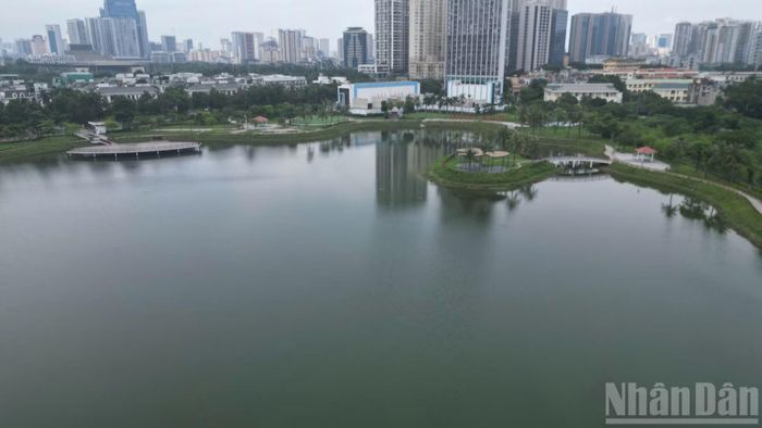 Công viên hồ điều hòa được thiết kế khoa học, hệ thống cây xanh, đường đi, khu vui chơi bố trí khoa học.