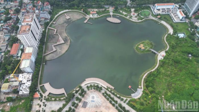 Công viên hồ điều hòa Phùng Khoang góp phần thoát nước, cải thiện môi trường và bổ sung không gian xanh cho khu vực phía tây Hà Nội.