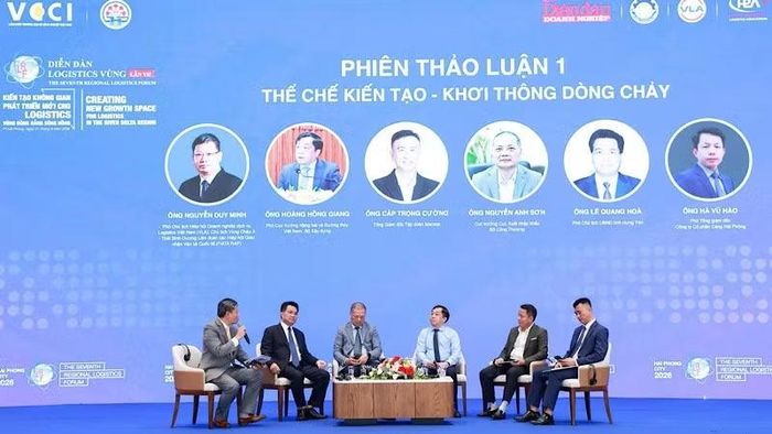 Các đại biểu tham gia thảo luận tại diễn đàn. (Ảnh: ĐÀM THANH)