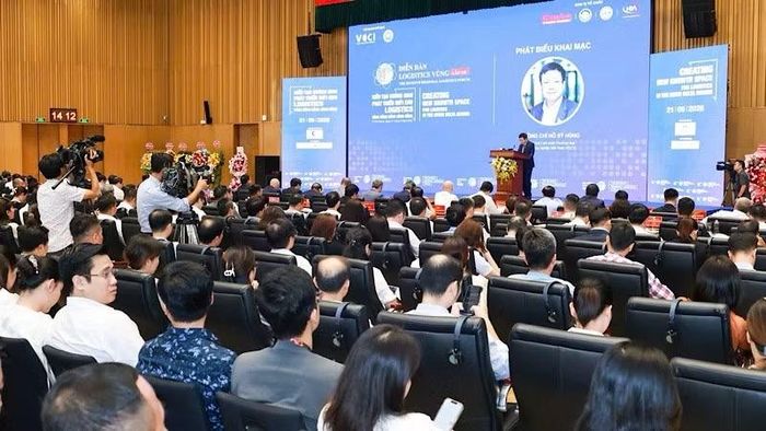 Quang cảnh diễn đàn tổ chức tại Hải Phòng. (Ảnh: ĐÀM THANH)