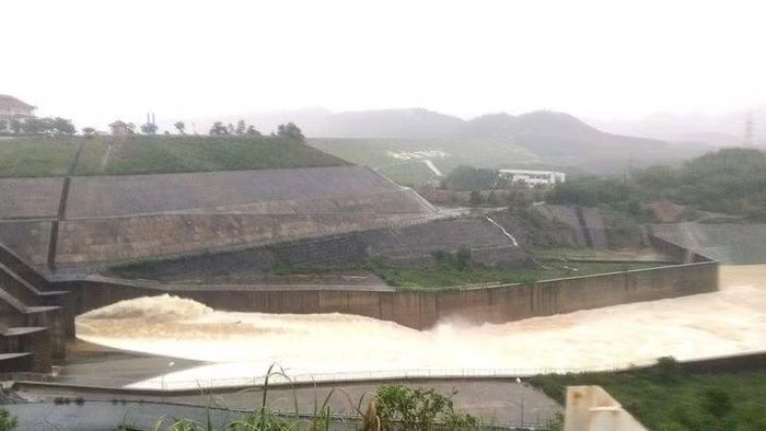 Ứng phó đợt mưa lớn này, các hồ chứa trên địa bàn thành phố sẽ điều tiết nước bảo đảm an toàn cho vùng hạ du. (Ảnh: HN)