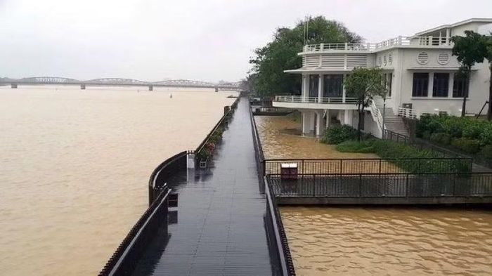 Mực nước trên các sông ở thành phố Huế có khả năng lên trên báo động 1 đến báo động 2. (Ảnh: CH)