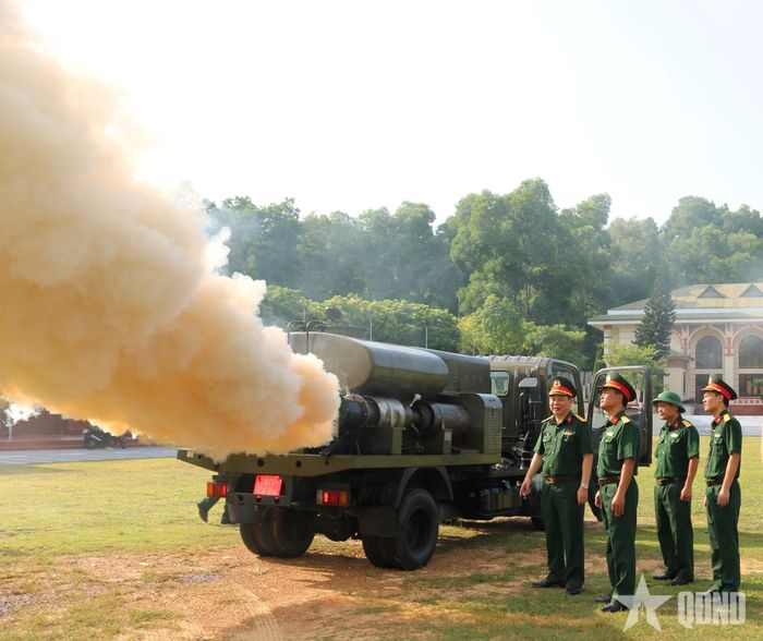 Xe thả khói KH-1 do Thượng tá Nguyễn Văn Ngân, Trưởng phòng Khí tài, Viện Hóa học Môi trường quân sự nghiên cứu.